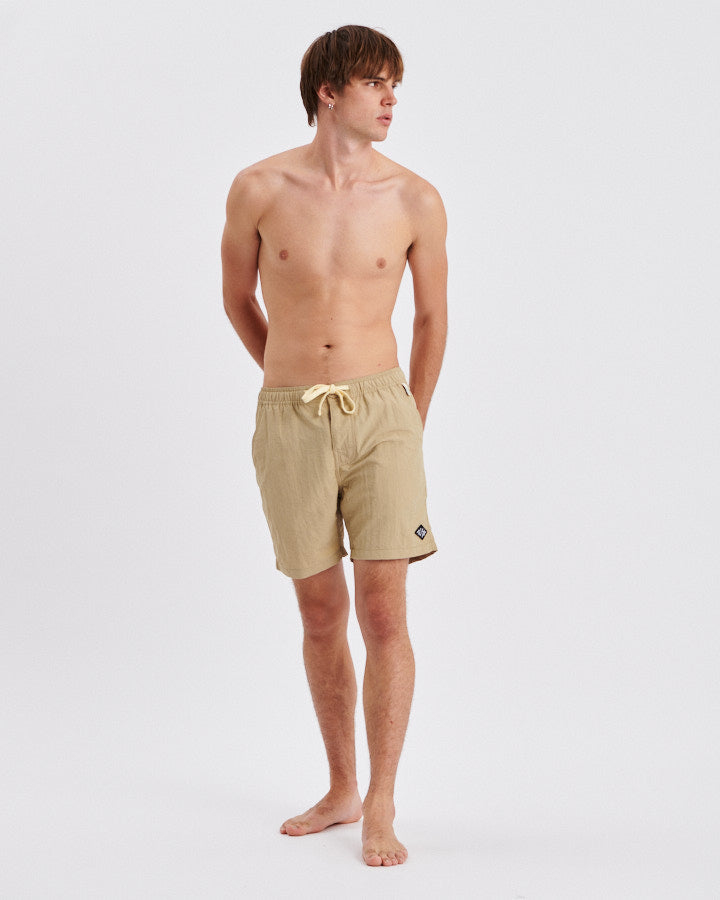 Nucleus 16" Trunk - Sand