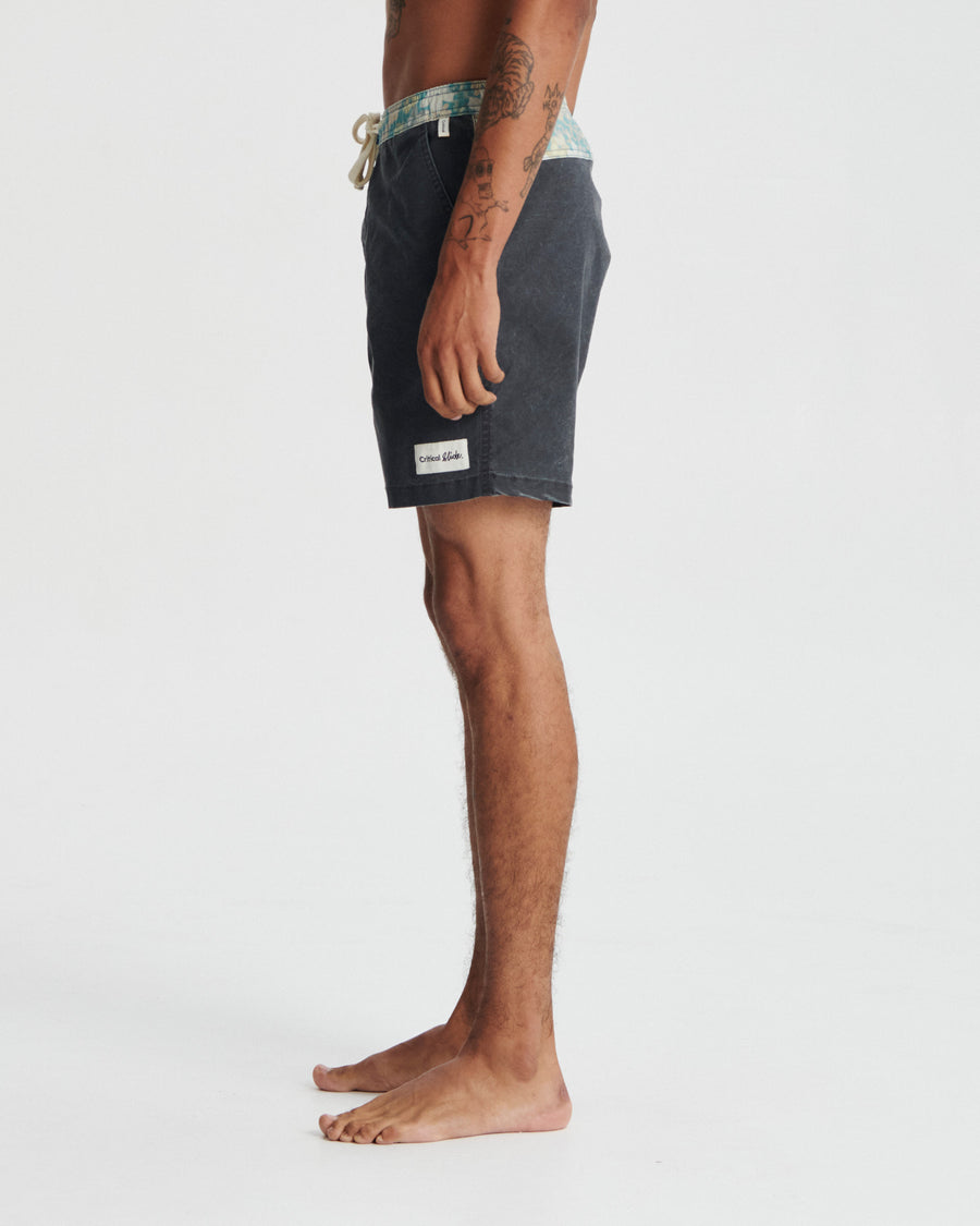 Plain Jane 16" Trunk - Black