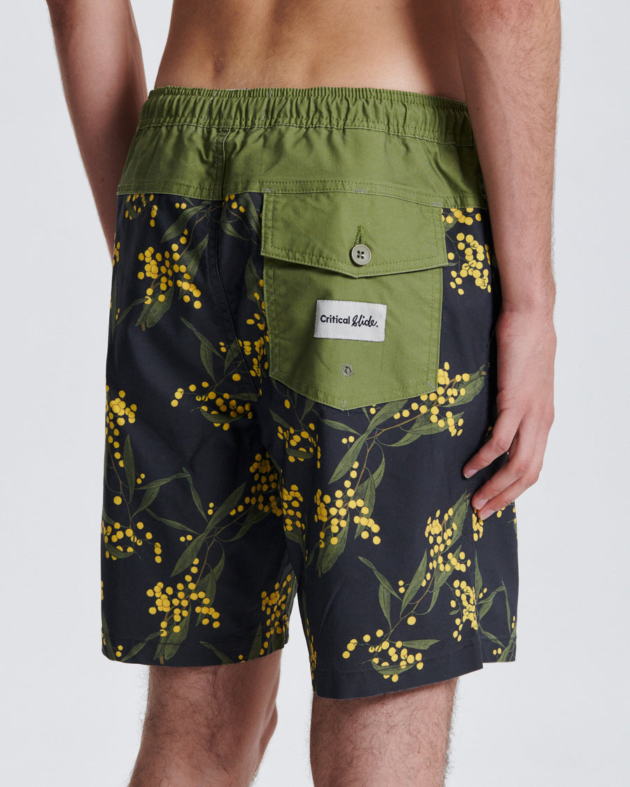 Acacia 17" Trunk - Black