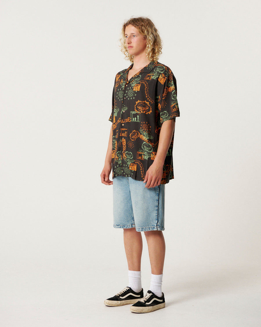 Madness Resort Shirt - Black