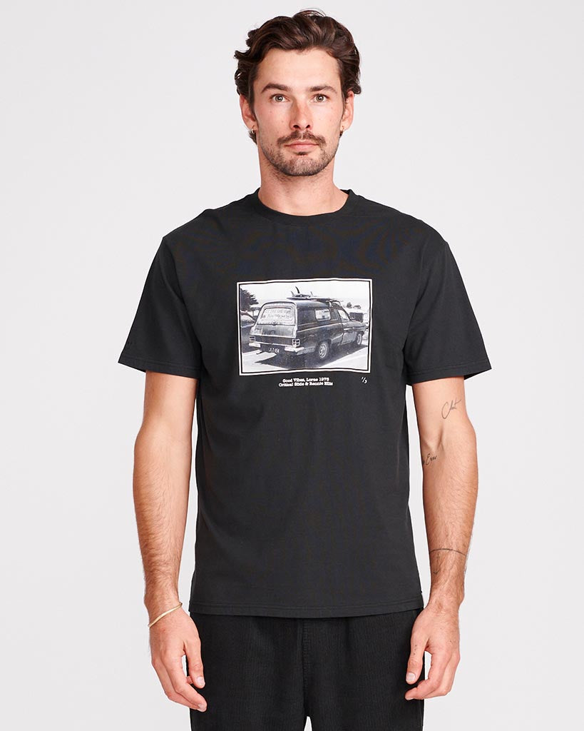 RENNIE ELLIS VIBES TEE  - VINTAGE BLACK