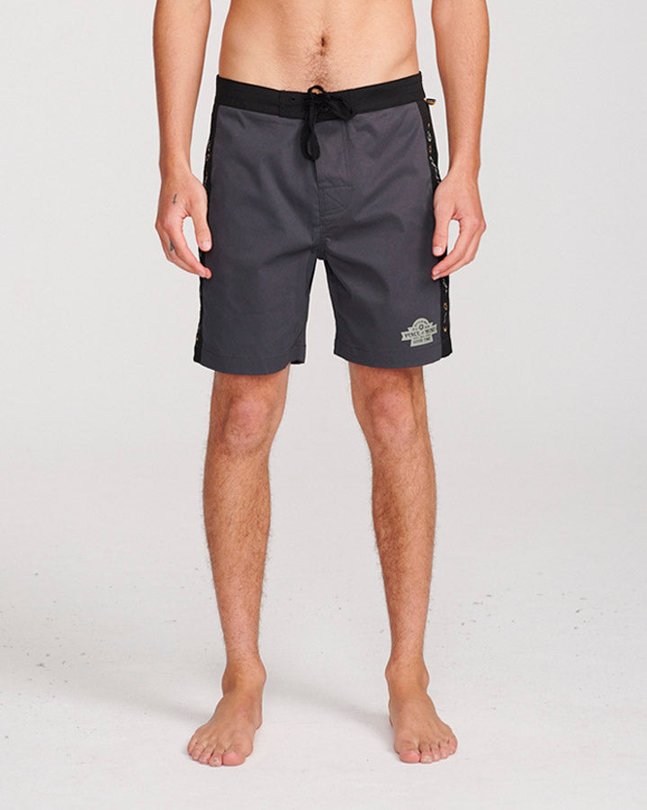 MANTRA 17" BOARDSHORT - BLACK