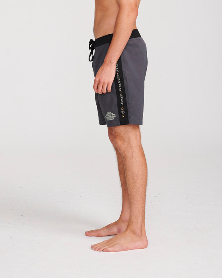 MANTRA 17" BOARDSHORT - BLACK