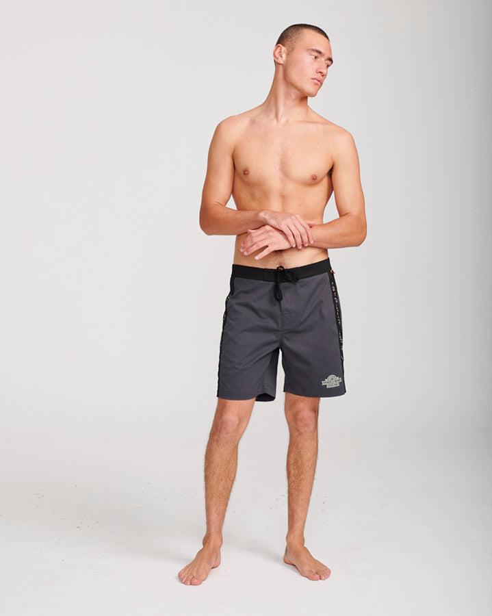 MANTRA 17" BOARDSHORT - BLACK